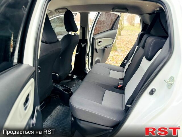 Тойота Яріс 2020 у Лохвице на Automoto.ua Білий Тойота Яріс, об'ємом двигуна 1.5 л та пробігом 23 тис. км за 16500 $, фото 7 на Automoto.ua