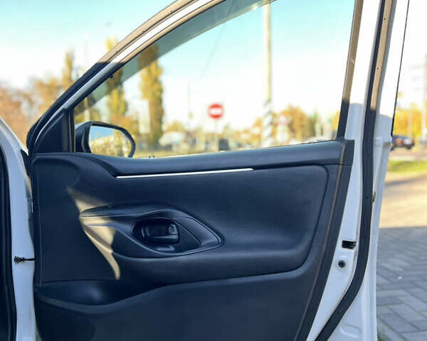 Білий Тойота Яріс, об'ємом двигуна 1.49 л та пробігом 39 тис. км за 17999 $, фото 22 на Automoto.ua