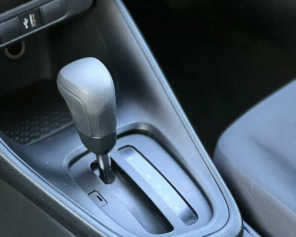 Білий Тойота Яріс, об'ємом двигуна 1.49 л та пробігом 39 тис. км за 17999 $, фото 16 на Automoto.ua