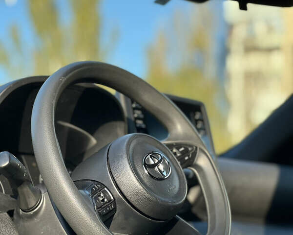 Білий Тойота Яріс, об'ємом двигуна 1.49 л та пробігом 39 тис. км за 17999 $, фото 11 на Automoto.ua