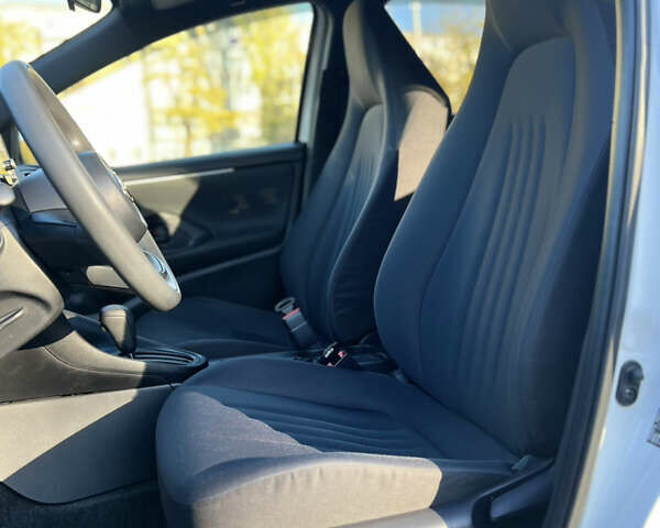 Білий Тойота Яріс, об'ємом двигуна 1.49 л та пробігом 39 тис. км за 17999 $, фото 14 на Automoto.ua