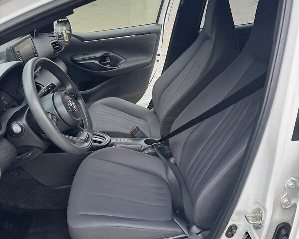 Тойота Ярис 2021 в Киеве на Automoto.ua Белый Тойота Ярис, объемом двигателя 1.49 л и пробегом 39 тыс. км за 17199 $, фото 23 на Automoto.ua