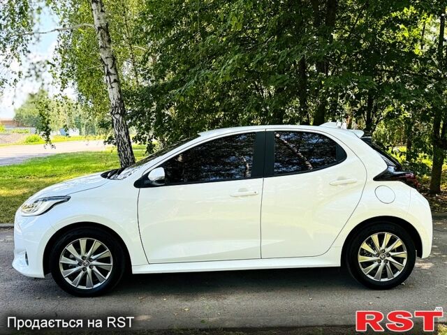 Білий Тойота Яріс, об'ємом двигуна 1.5 л та пробігом 1000 тис. км за 22500 $, фото 1 на Automoto.ua