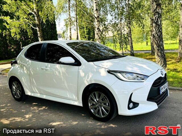 Білий Тойота Яріс, об'ємом двигуна 1.5 л та пробігом 1000 тис. км за 22500 $, фото 2 на Automoto.ua