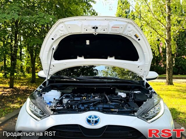 Білий Тойота Яріс, об'ємом двигуна 1.5 л та пробігом 1000 тис. км за 22500 $, фото 4 на Automoto.ua