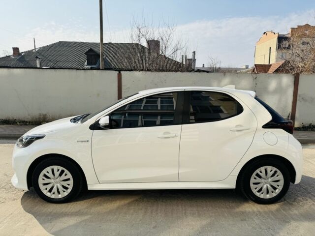 Белый Тойота Ярис, объемом двигателя 1.5 л и пробегом 11 тыс. км за 17900 $, фото 3 на Automoto.ua