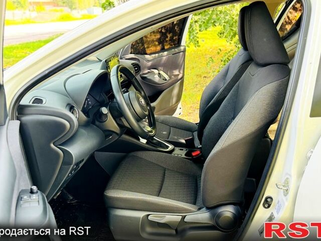 Білий Тойота Яріс, об'ємом двигуна 1.5 л та пробігом 1000 тис. км за 22500 $, фото 5 на Automoto.ua