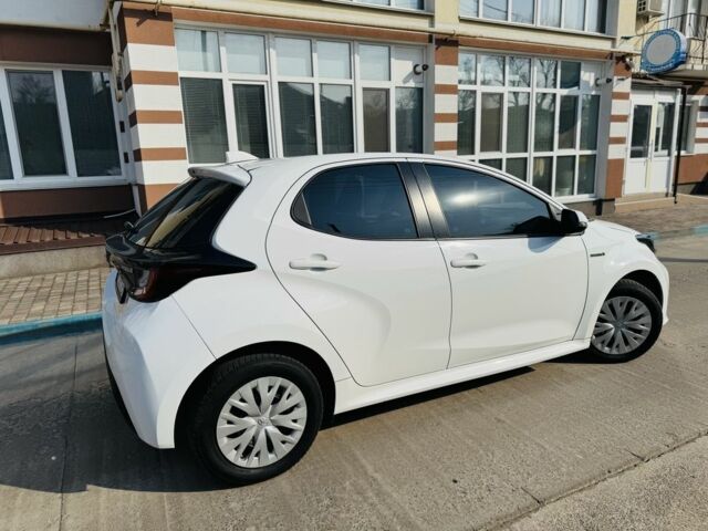 Белый Тойота Ярис, объемом двигателя 1.5 л и пробегом 11 тыс. км за 17900 $, фото 2 на Automoto.ua