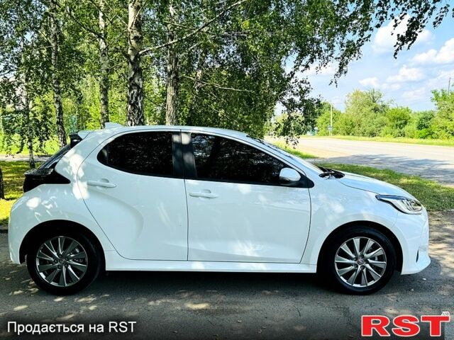 Білий Тойота Яріс, об'ємом двигуна 1.5 л та пробігом 1000 тис. км за 22500 $, фото 3 на Automoto.ua