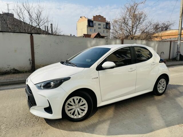 Белый Тойота Ярис, объемом двигателя 1.5 л и пробегом 11 тыс. км за 17900 $, фото 4 на Automoto.ua