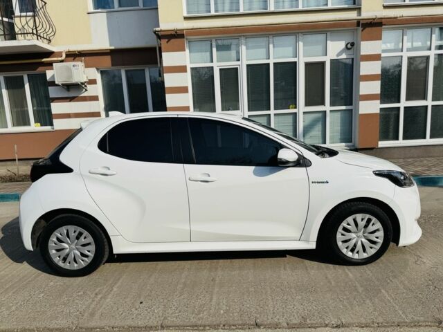 Белый Тойота Ярис, объемом двигателя 1.5 л и пробегом 11 тыс. км за 17900 $, фото 1 на Automoto.ua