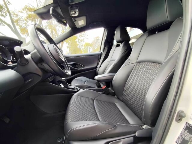 Белый Тойота Ярис, объемом двигателя 1.5 л и пробегом 26 тыс. км за 5000 $, фото 5 на Automoto.ua