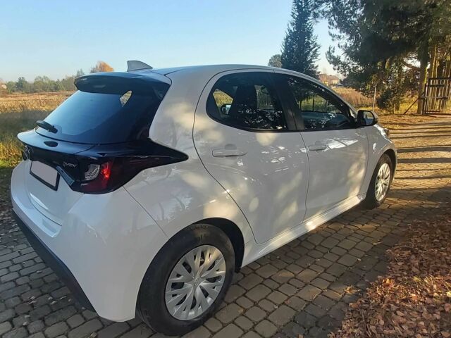 Белый Тойота Ярис, объемом двигателя 1.5 л и пробегом 17 тыс. км за 21000 $, фото 6 на Automoto.ua