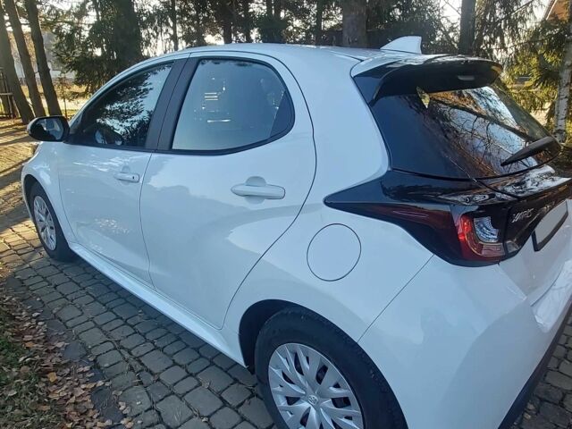 Белый Тойота Ярис, объемом двигателя 1.5 л и пробегом 17 тыс. км за 21000 $, фото 3 на Automoto.ua