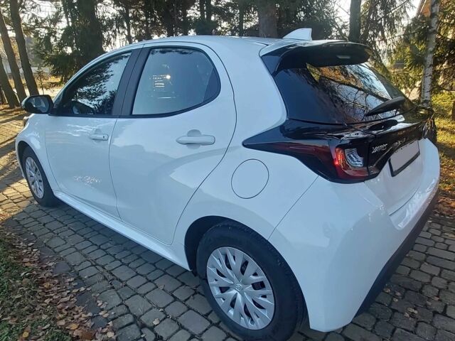 Белый Тойота Ярис, объемом двигателя 1.5 л и пробегом 17 тыс. км за 21000 $, фото 4 на Automoto.ua