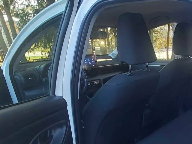 Белый Тойота Ярис, объемом двигателя 1.5 л и пробегом 17 тыс. км за 21000 $, фото 9 на Automoto.ua