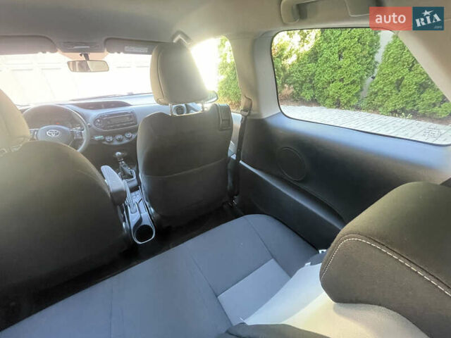 Белый Тойота Ярис, объемом двигателя 1.36 л и пробегом 86 тыс. км за 8300 $, фото 43 на Automoto.ua