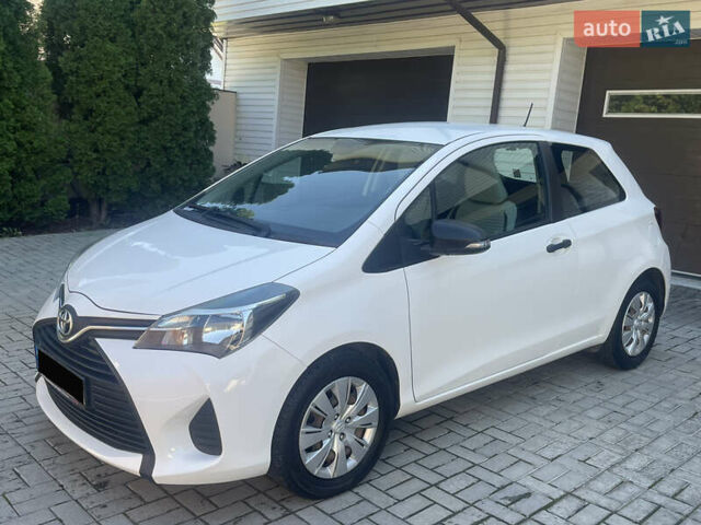 Белый Тойота Ярис, объемом двигателя 1.36 л и пробегом 86 тыс. км за 8300 $, фото 5 на Automoto.ua