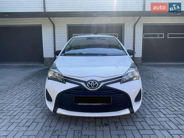 Белый Тойота Ярис, объемом двигателя 1.36 л и пробегом 86 тыс. км за 8300 $, фото 2 на Automoto.ua
