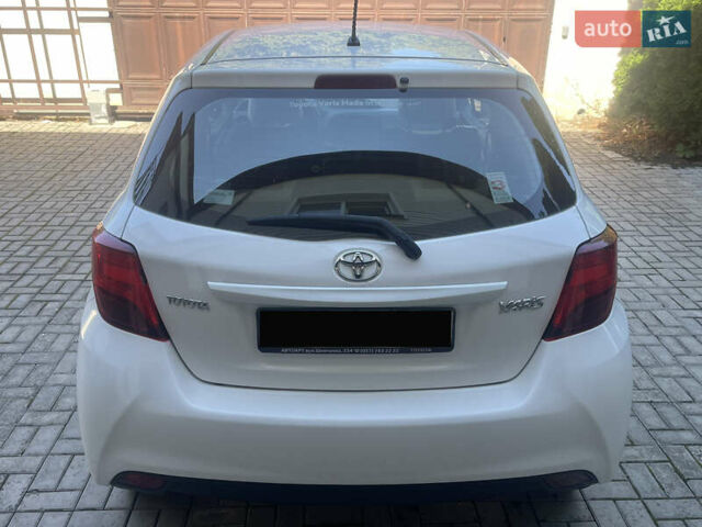 Белый Тойота Ярис, объемом двигателя 1.36 л и пробегом 86 тыс. км за 8300 $, фото 23 на Automoto.ua
