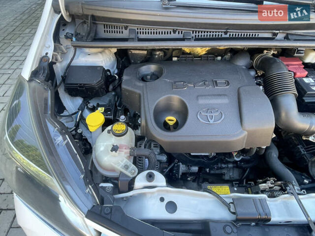 Белый Тойота Ярис, объемом двигателя 1.36 л и пробегом 86 тыс. км за 8300 $, фото 46 на Automoto.ua