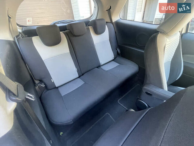 Белый Тойота Ярис, объемом двигателя 1.36 л и пробегом 86 тыс. км за 8300 $, фото 38 на Automoto.ua