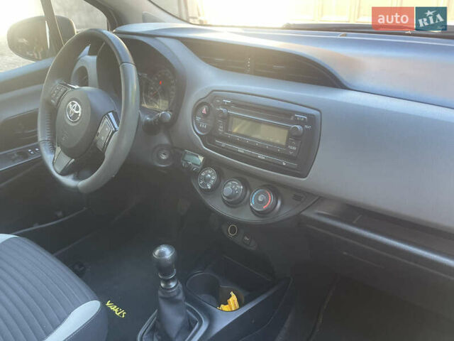 Белый Тойота Ярис, объемом двигателя 1.36 л и пробегом 86 тыс. км за 8300 $, фото 28 на Automoto.ua