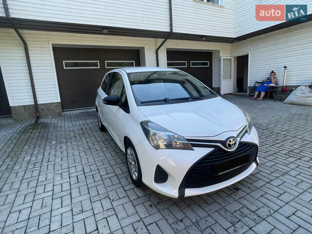 Белый Тойота Ярис, объемом двигателя 1.36 л и пробегом 86 тыс. км за 8300 $, фото 4 на Automoto.ua