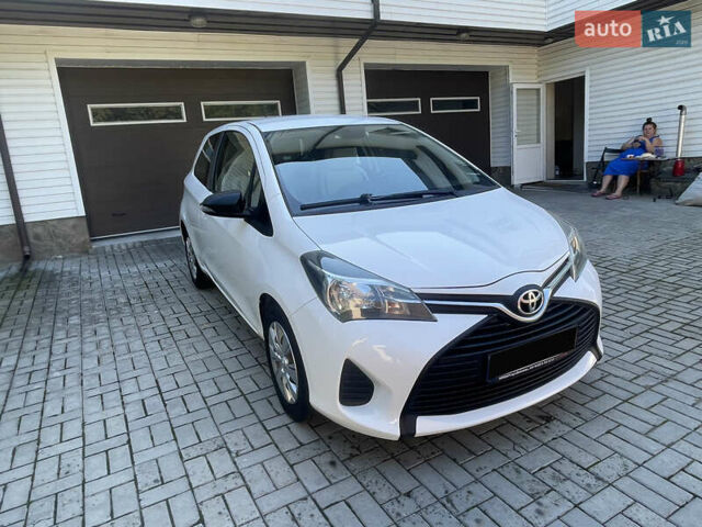 Белый Тойота Ярис, объемом двигателя 1.36 л и пробегом 86 тыс. км за 8300 $, фото 3 на Automoto.ua