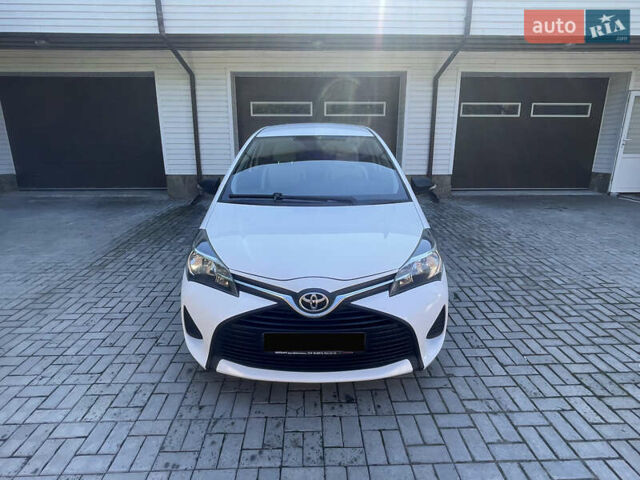 Белый Тойота Ярис, объемом двигателя 1.36 л и пробегом 86 тыс. км за 8300 $, фото 1 на Automoto.ua