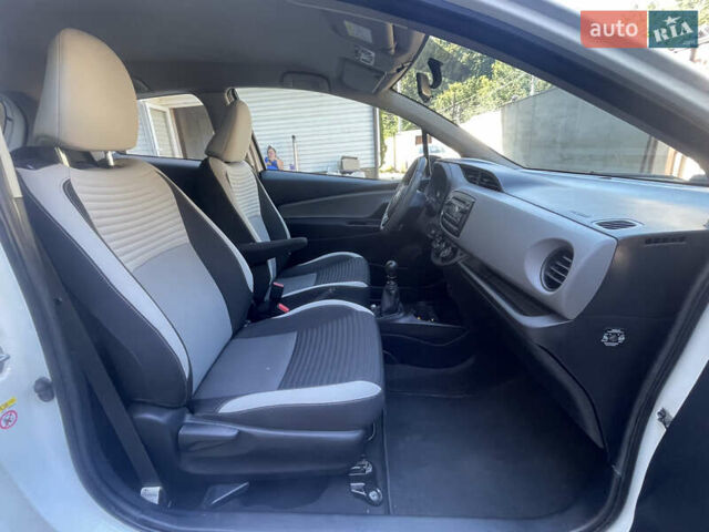 Белый Тойота Ярис, объемом двигателя 1.36 л и пробегом 86 тыс. км за 8300 $, фото 30 на Automoto.ua