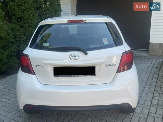 Белый Тойота Ярис, объемом двигателя 1.36 л и пробегом 86 тыс. км за 8300 $, фото 17 на Automoto.ua