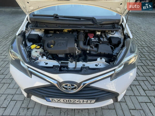 Белый Тойота Ярис, объемом двигателя 1.36 л и пробегом 86 тыс. км за 8500 $, фото 45 на Automoto.ua