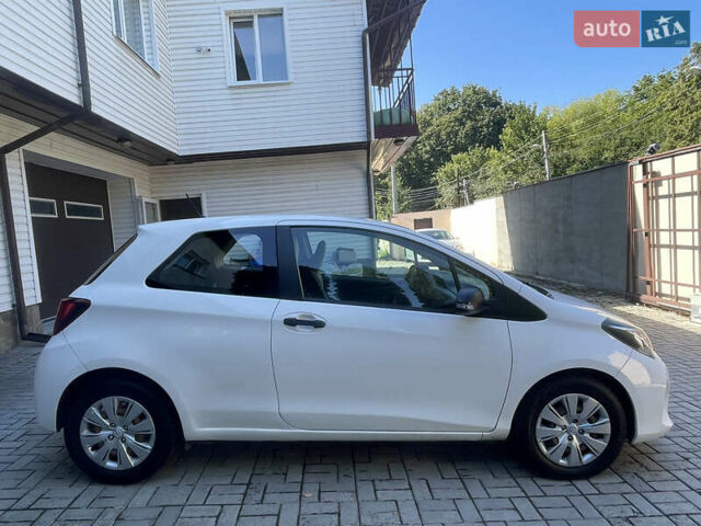 Белый Тойота Ярис, объемом двигателя 1.36 л и пробегом 86 тыс. км за 8500 $, фото 13 на Automoto.ua