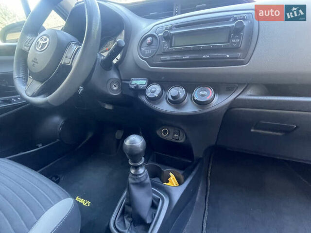 Белый Тойота Ярис, объемом двигателя 1.36 л и пробегом 86 тыс. км за 8300 $, фото 35 на Automoto.ua