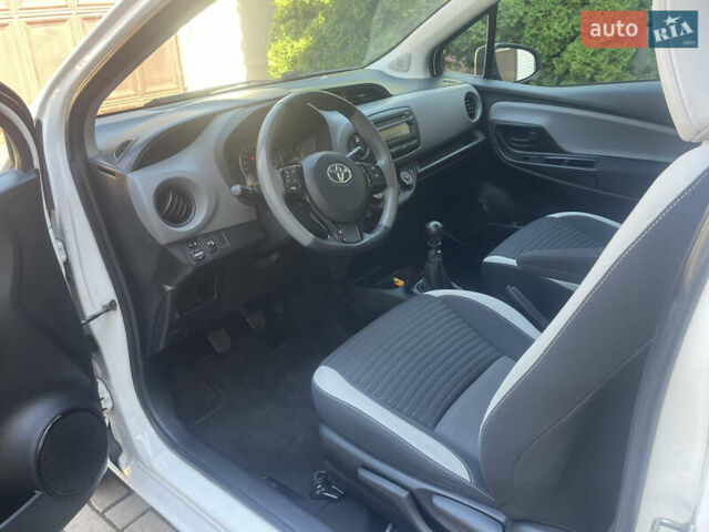 Белый Тойота Ярис, объемом двигателя 1.36 л и пробегом 86 тыс. км за 8300 $, фото 32 на Automoto.ua