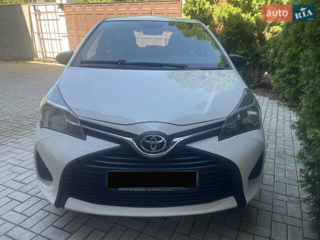 Белый Тойота Ярис, объемом двигателя 1.36 л и пробегом 86 тыс. км за 8300 $, фото 19 на Automoto.ua