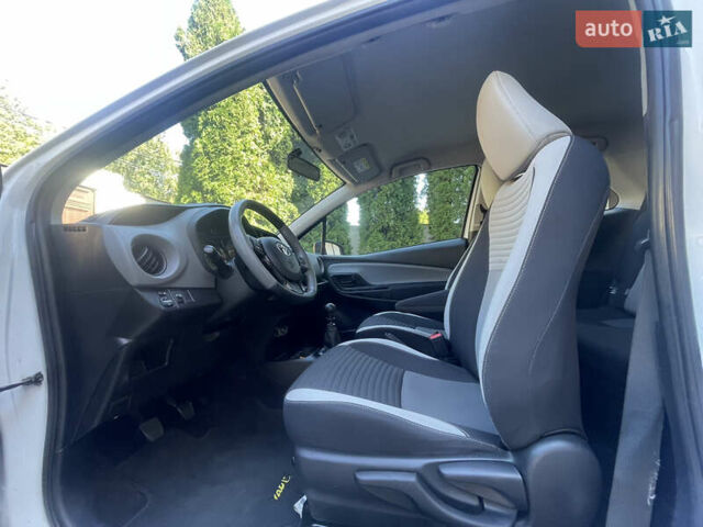 Белый Тойота Ярис, объемом двигателя 1.36 л и пробегом 86 тыс. км за 8300 $, фото 29 на Automoto.ua