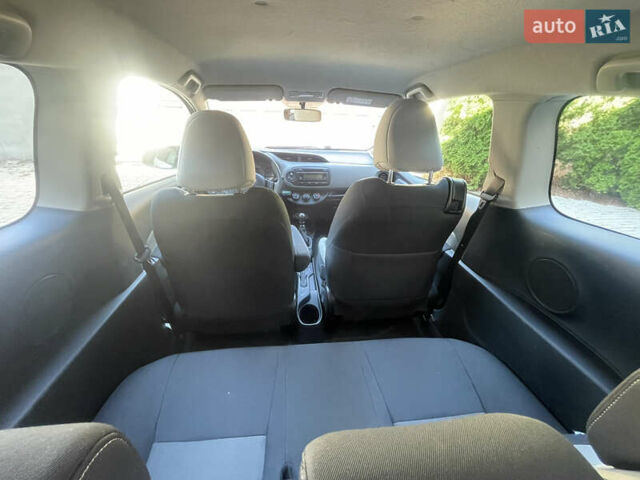 Белый Тойота Ярис, объемом двигателя 1.36 л и пробегом 86 тыс. км за 8300 $, фото 40 на Automoto.ua