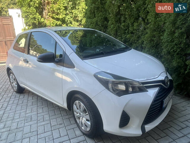 Белый Тойота Ярис, объемом двигателя 1.36 л и пробегом 86 тыс. км за 8500 $, фото 26 на Automoto.ua