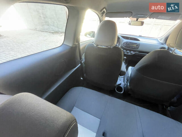 Белый Тойота Ярис, объемом двигателя 1.36 л и пробегом 86 тыс. км за 8300 $, фото 44 на Automoto.ua