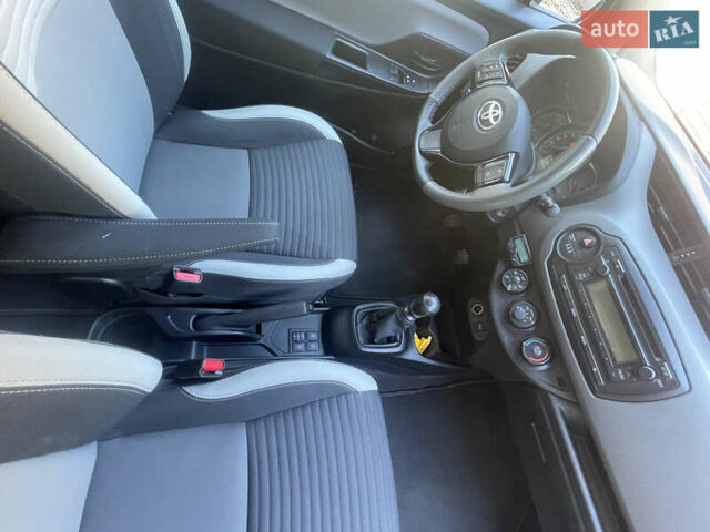 Белый Тойота Ярис, объемом двигателя 1.36 л и пробегом 86 тыс. км за 8300 $, фото 37 на Automoto.ua