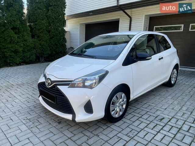 Белый Тойота Ярис, объемом двигателя 1.36 л и пробегом 86 тыс. км за 8300 $, фото 7 на Automoto.ua