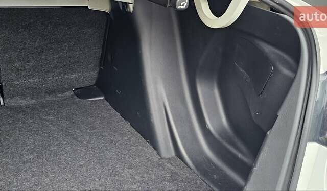 Тойота Яріс 2017 у Кропивницькому (Кіровограді) на Automoto.ua Білий Тойота Яріс, об'ємом двигуна 1.5 л та пробігом 140 тис. км за 11800 $, фото 21 на Automoto.ua