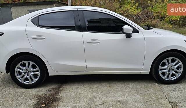 Тойота Яріс 2017 у Кропивницькому (Кіровограді) на Automoto.ua Білий Тойота Яріс, об'ємом двигуна 1.5 л та пробігом 140 тис. км за 11800 $, фото 6 на Automoto.ua