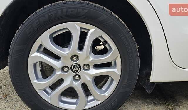 Тойота Яріс 2017 у Кропивницькому (Кіровограді) на Automoto.ua Білий Тойота Яріс, об'ємом двигуна 1.5 л та пробігом 140 тис. км за 11800 $, фото 22 на Automoto.ua