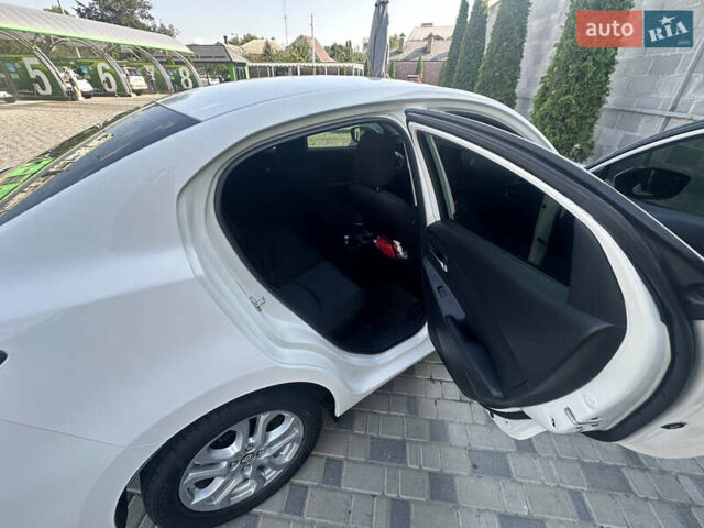 Белый Тойота Ярис, объемом двигателя 1.5 л и пробегом 131 тыс. км за 11800 $, фото 5 на Automoto.ua