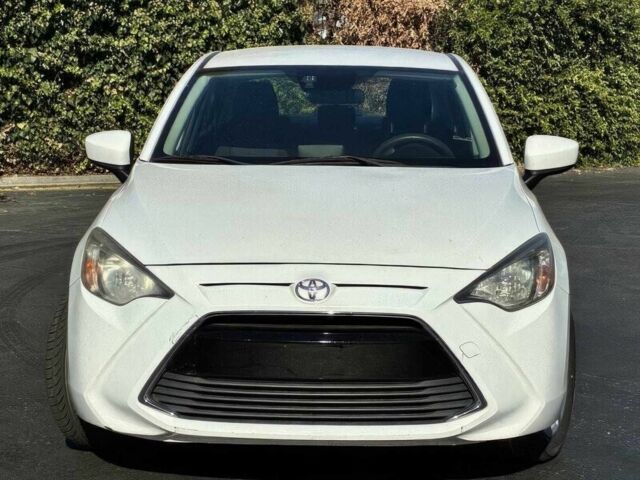 Белый Тойота Ярис, объемом двигателя 1.5 л и пробегом 48 тыс. км за 2500 $, фото 1 на Automoto.ua