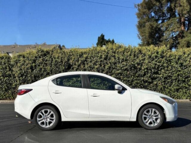 Белый Тойота Ярис, объемом двигателя 1.5 л и пробегом 48 тыс. км за 2500 $, фото 3 на Automoto.ua