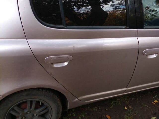 Бежевий Тойота Яріс, об'ємом двигуна 0 л та пробігом 1000 тис. км за 1497 $, фото 2 на Automoto.ua